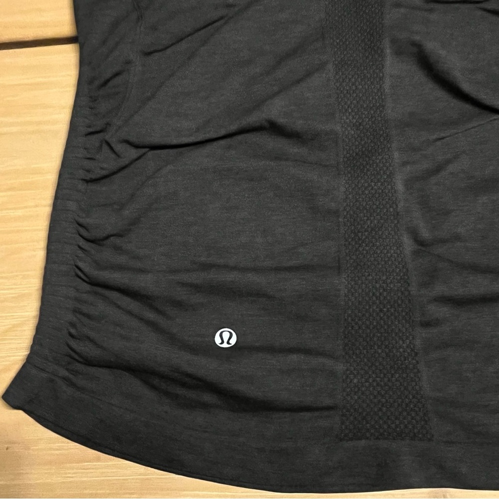 Lululemon In The Flow Tank - Picture 9 of 9
